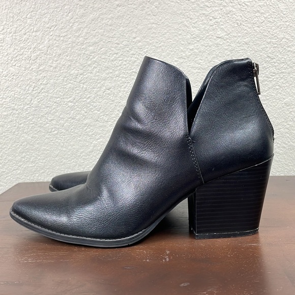 Sun and Stone Elizaa Black Ankle Boot Stacked Heel Notched Slit Bootie Sz 10 - Picture 8 of 13